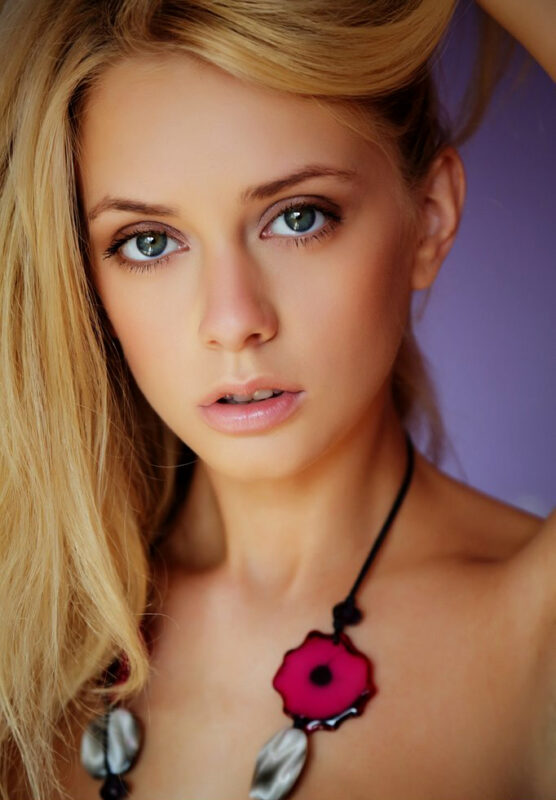 Cute blonde model Jennifer Mackay