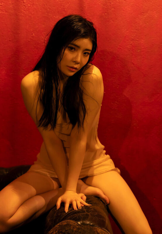 Sexy Asian model Rei Kamiki