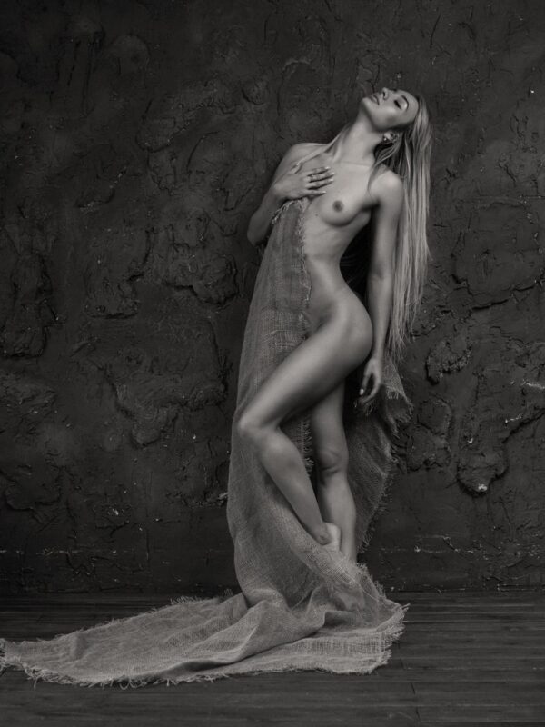 Sexy blonde girl naked - Black and white erotic photography