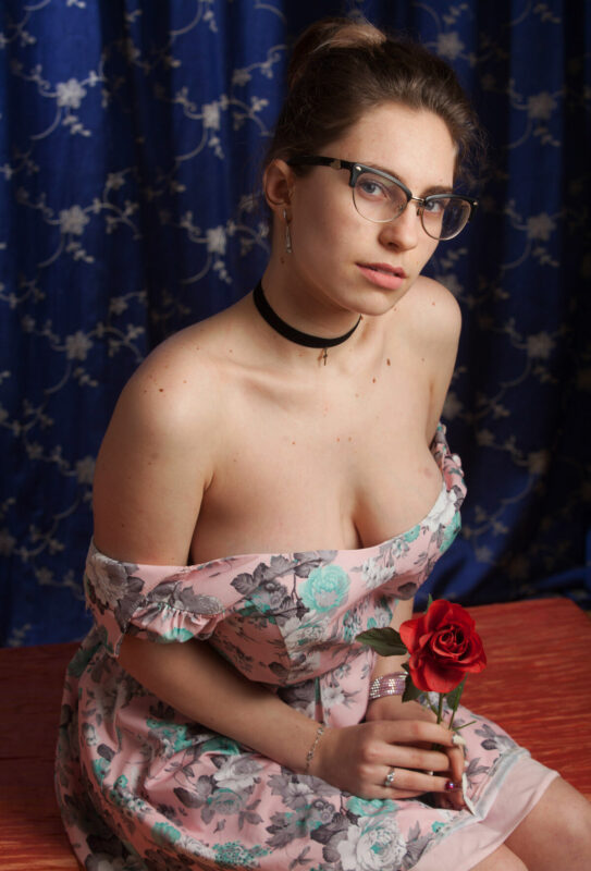 Busty American model Liza Loo