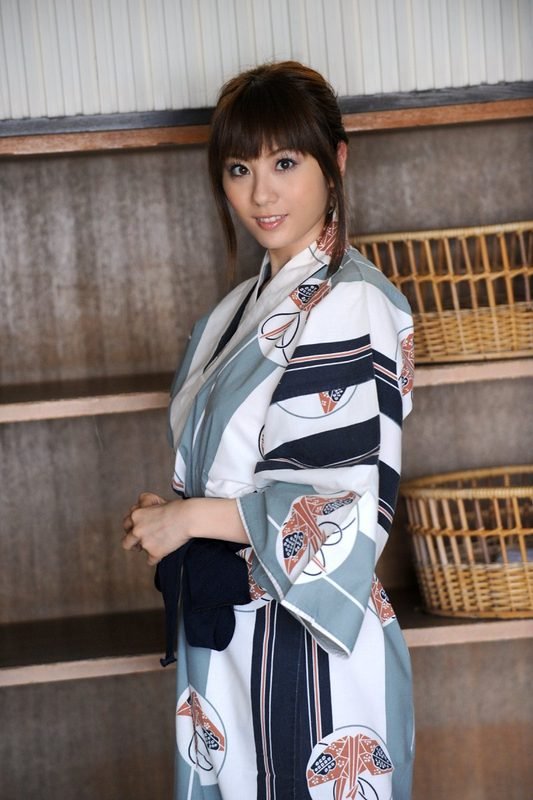 Sexy Japanese idol Yuma Asami