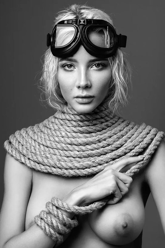 Black and white erotic photography / Artistic nudes